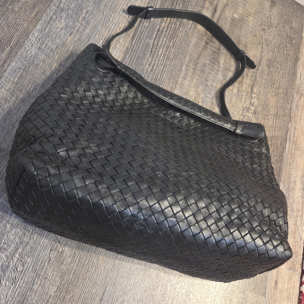BOTTEGA VENETA Intrecciato Tote Bag Medium Bella Garda Nappa Leather Black Woven - Picture 3 of 16